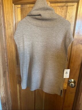 Sleeveless Turtleneck Sweater Vest